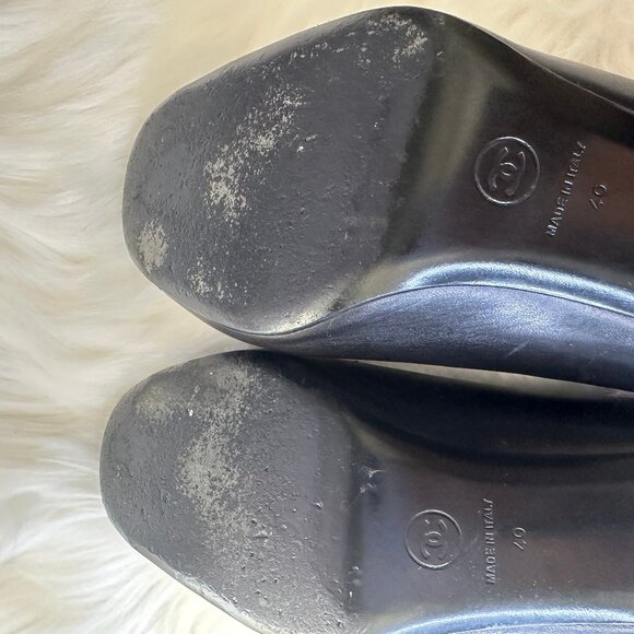 Authentic Chanel Leather Round Toe Pumps - Sz 40 - Picture 9 of 13